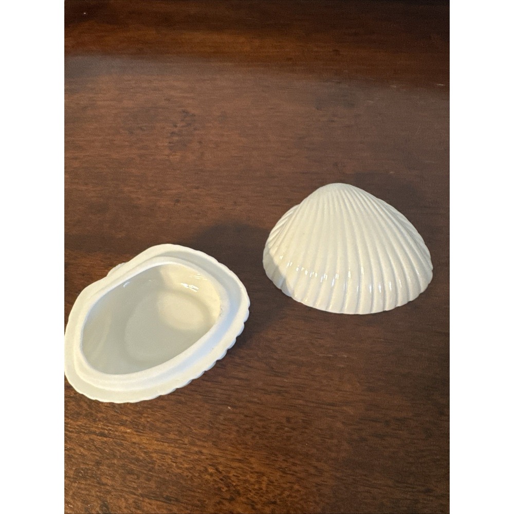 3" The Beachcomber White Shell Shaped Trinket Dish Vintage Storage